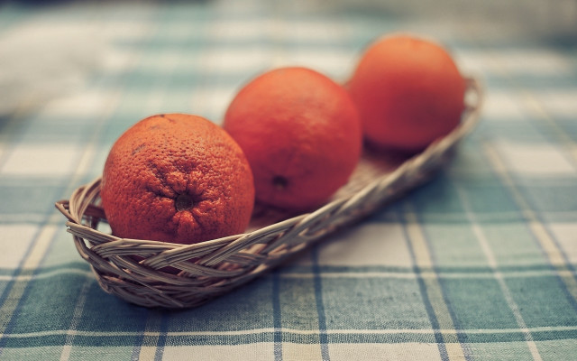 Three oranges basket checkered tablecloth free wallpaper for desktop - medium preview image