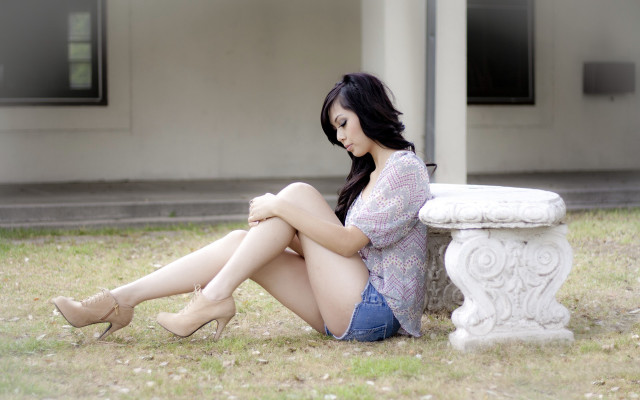 Woman sitting bench building crossed free wallpaper for desktop - medium preview image