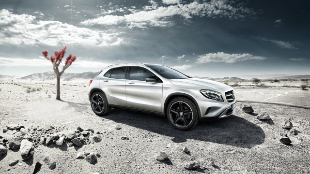 Silver mercedes beach horizon ocean free wallpaper for desktop - medium preview image