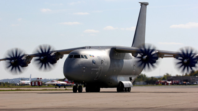 Large airplane runway propellers arabesque free wallpaper for desktop - medium preview image