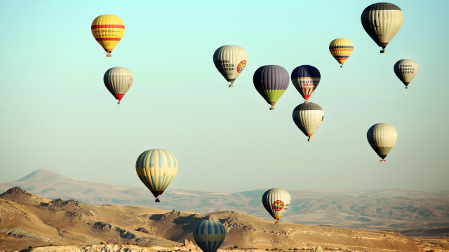 Hot air balloons mountains sky free wallpaper for desktop - medium preview image