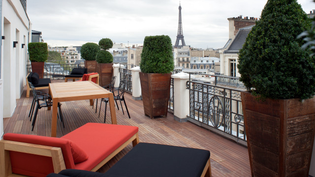 Balcony eiffel tower paris cityscape free wallpaper for desktop - medium preview image