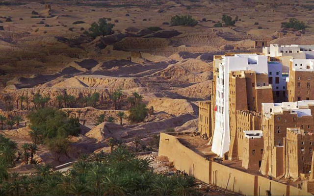 Desert city sand dunes trees free wallpaper for desktop - medium preview image
