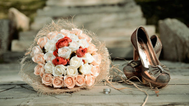 Bouquet roses shoes wooden floor free wallpaper for desktop - medium preview image
