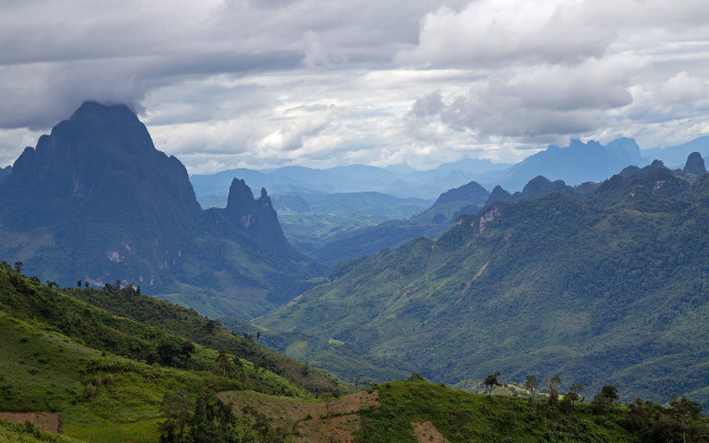 Mountain range trees clouds people free wallpaper for desktop - medium preview image