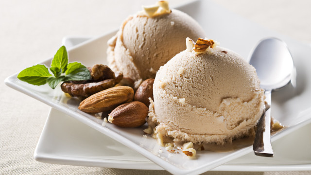 Plate icecream nuts spoon spoonrest free wallpaper for desktop - medium preview image