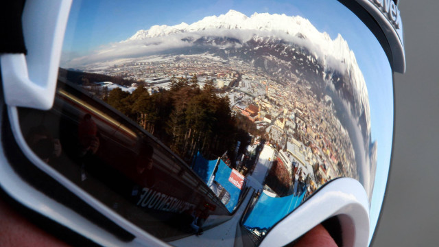 City reflection ski goggles microscopic free wallpaper for desktop - medium preview image