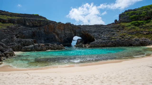 Beach rock arch lake ocean free wallpaper for desktop - medium preview image
