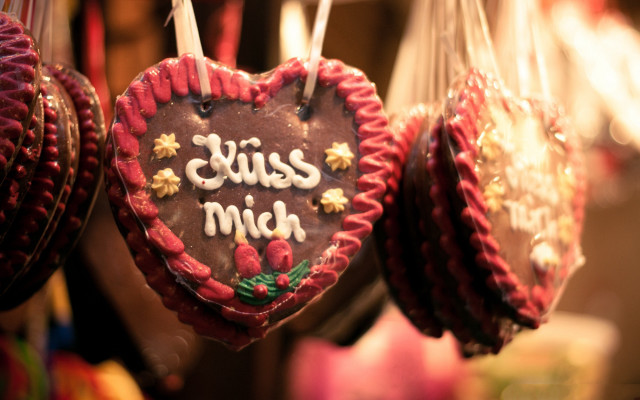 Heart cookie candle background romanticism free wallpaper for desktop - medium preview image