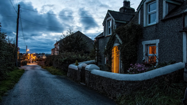 Night road house fence cloudy free wallpaper for desktop - medium preview image