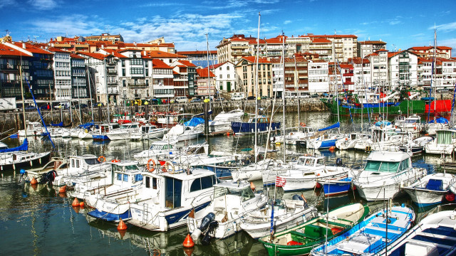 Harbor boats cityscape tokyo skyscrapers free wallpaper for desktop - medium preview image