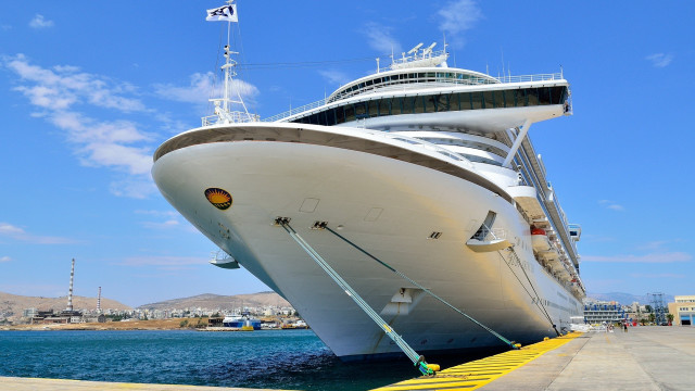 Cruise ship dock flag photorealism free wallpaper for desktop - medium preview image