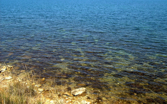 Lake shore rocks grass hill free wallpaper for desktop - medium preview image