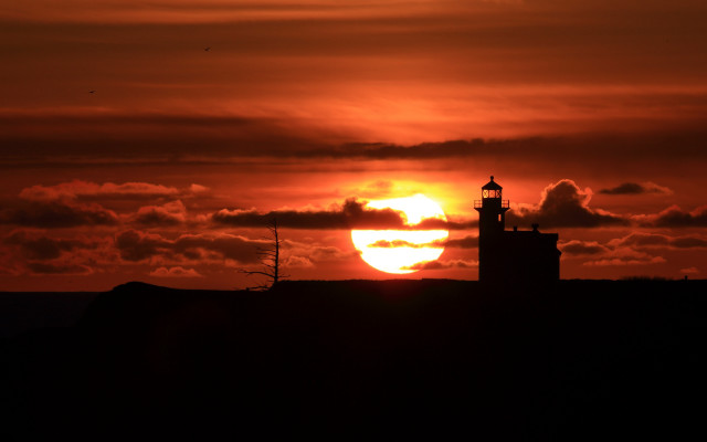Sunset lighthouse clouds red sky free wallpaper for desktop - medium preview image