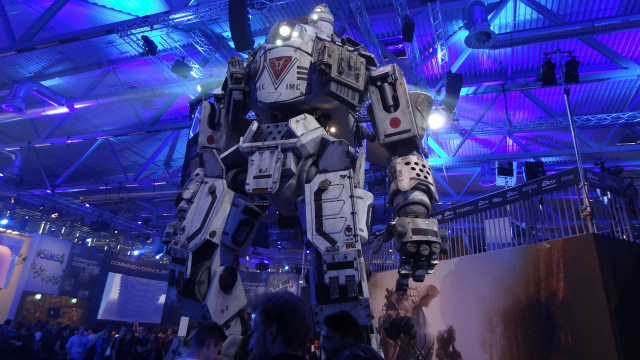 Giant robot cityscape mecha science free wallpaper for desktop - medium preview image