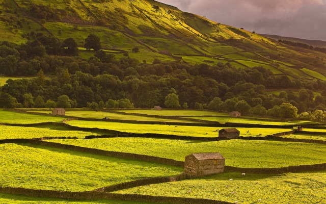 Green field house mountain clouds #2 free wallpaper for desktop - medium preview image