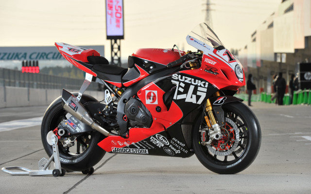 Red motorcycle road building suzuki free wallpaper for desktop - medium preview image