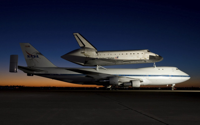 Large jetliner space shuttle runway free wallpaper for desktop - medium preview image