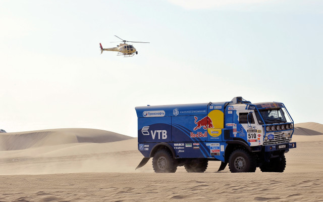 Desert truck helicopter serial art free wallpaper for desktop - medium preview image