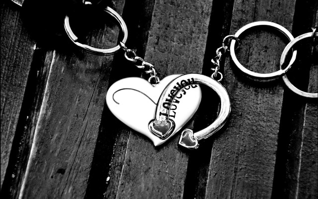 Heart shaped keychains wooden surface free wallpaper for desktop - medium preview image