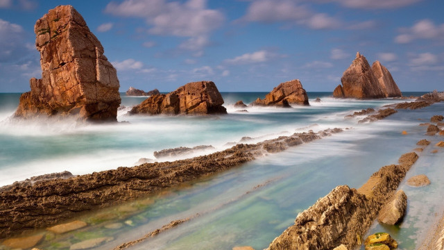 Rocky beach water people impressionist free wallpaper for desktop - medium preview image