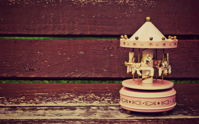 Kitsch carousel wooden bench green free wallpaper for desktop - medium preview image