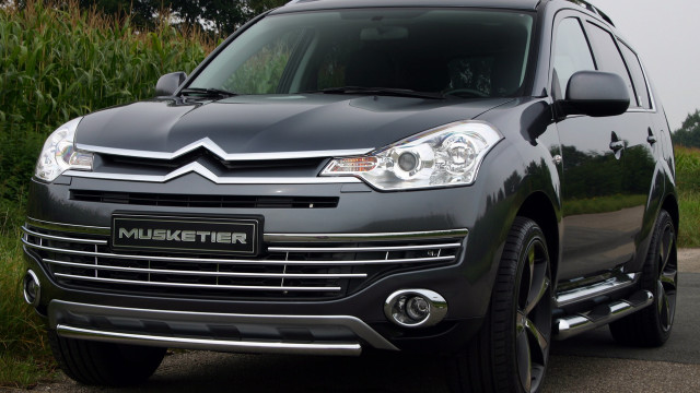 Black car road nature trees free wallpaper for desktop - medium preview image