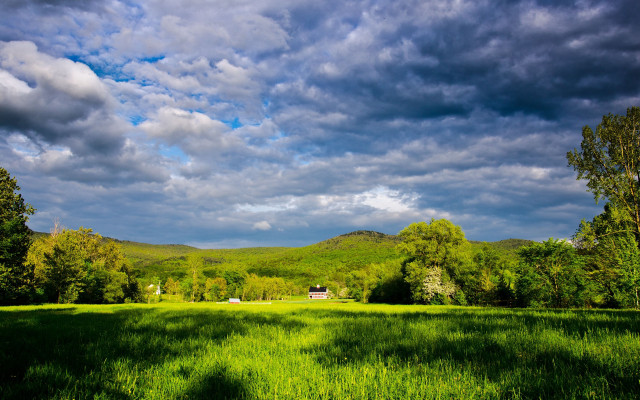 Field house mountain cloud sky free wallpaper for desktop - medium preview image