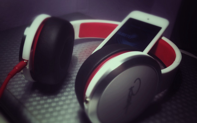 Headphones table cellphone earphones redshift free wallpaper for desktop - medium preview image
