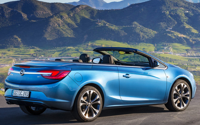 Blue convertible mountain valley town free wallpaper for desktop - medium preview image