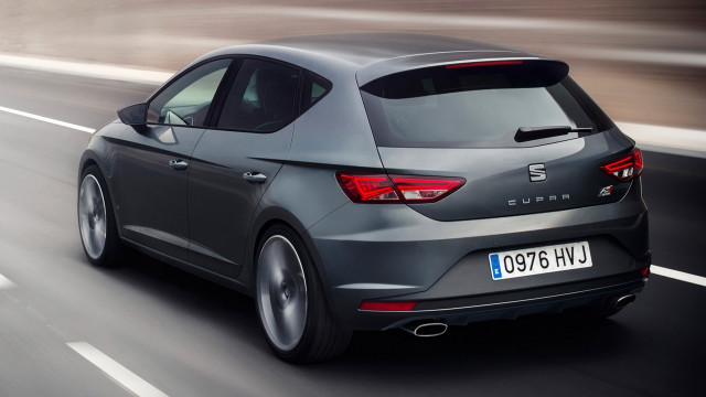 Car driving blurry background tail free wallpaper for desktop - medium preview image