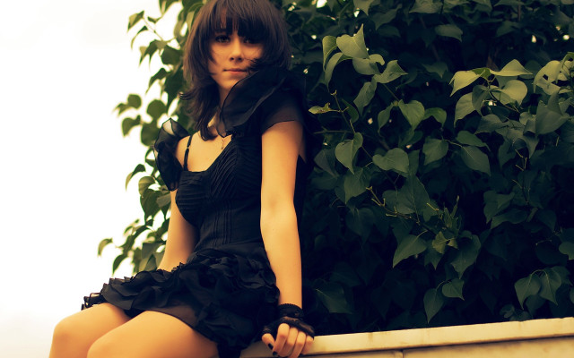 Araceli gilbert gothic fashion portrait #2 free wallpaper for desktop - medium preview image