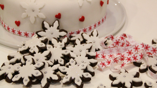 Cake cookies snowflake table rose free wallpaper for desktop - medium preview image
