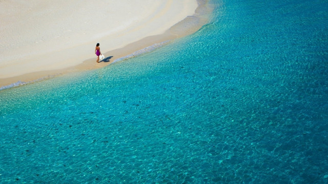 Beach water boat sand sky free wallpaper for desktop - medium preview image