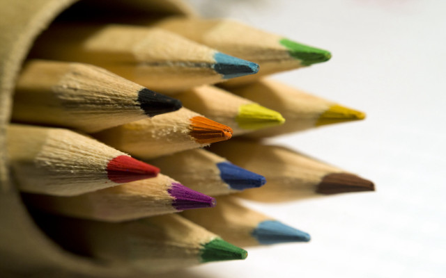 Pencil colored holder white background free wallpaper for desktop - medium preview image