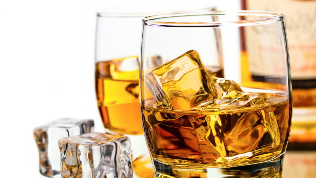 Whiskey glass ice bottles photorealism free wallpaper for desktop - medium preview image