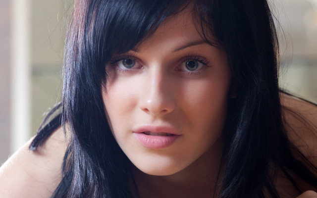 Woman black hair pink shirt free wallpaper for desktop - medium preview image