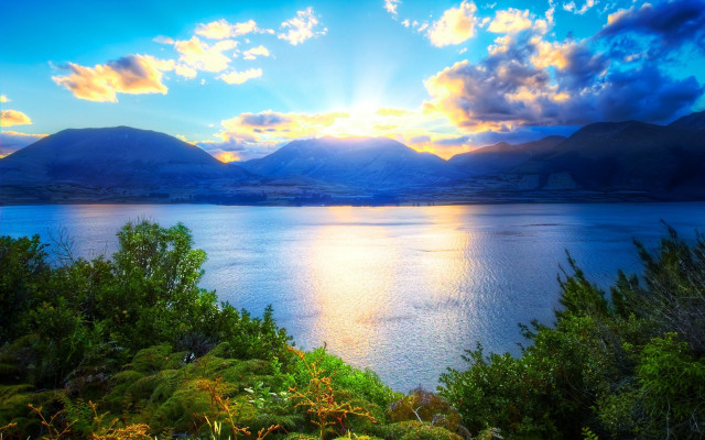 Lake mountain sunbeam scenery nature free wallpaper for desktop - medium preview image