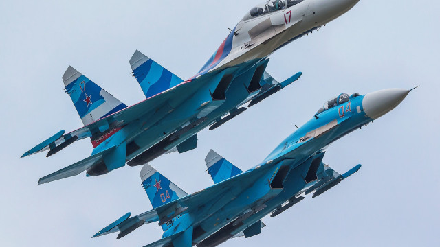 Fighter jets formation sky gradient free wallpaper for desktop - medium preview image