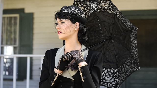 Woman black hat umbrella house free wallpaper for desktop - medium preview image