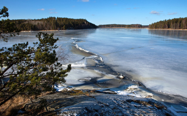 Frozen lake trees sky clouds free wallpaper for desktop - medium preview image