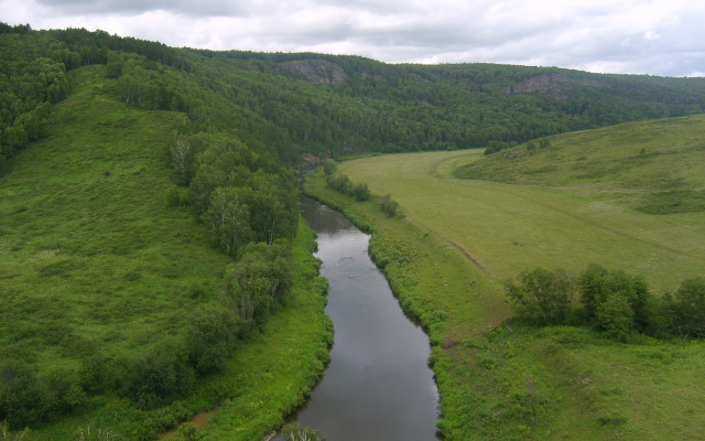 Lush green river valley cloudy free wallpaper for desktop - medium preview image