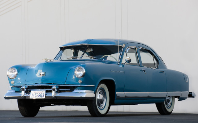 Blue car white wall sign free wallpaper for desktop - medium preview image