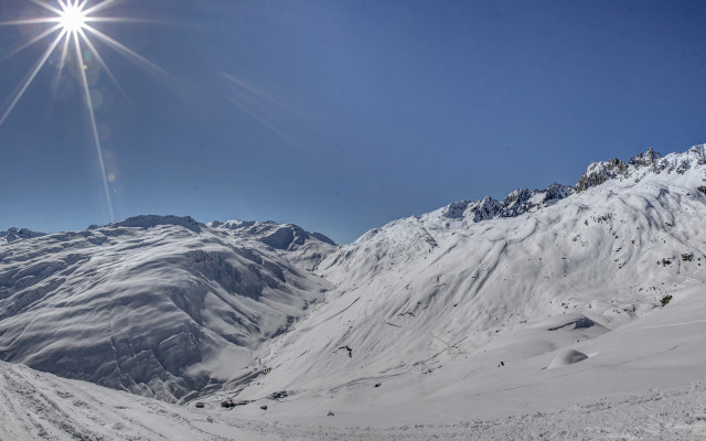 Sunshine snowy mountain range blue free wallpaper for desktop - medium preview image