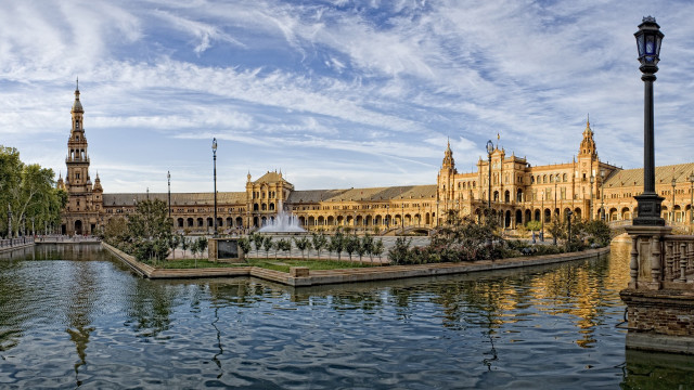 Fountain building clocktower urban skyline free wallpaper for desktop - medium preview image
