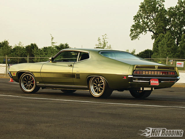 Green muscle car parking lot free wallpaper for desktop - medium preview image