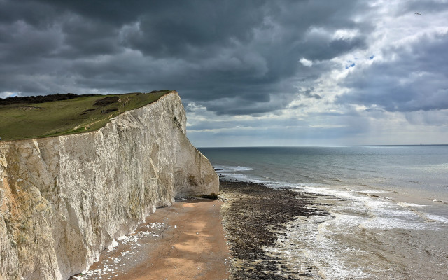 Cliff beach cloudy sky stormy free wallpaper for desktop - medium preview image