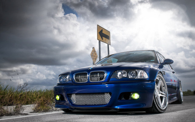 Blue car road cloudy sky free wallpaper for desktop - medium preview image