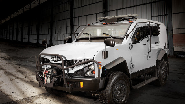 White utility vehicle garage light free wallpaper for desktop - medium preview image