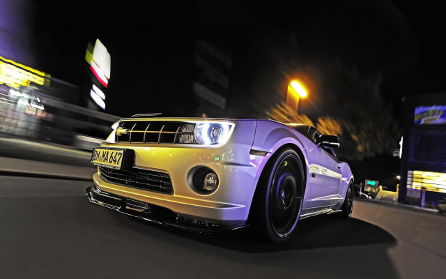 White car night street blurry free wallpaper for desktop - medium preview image